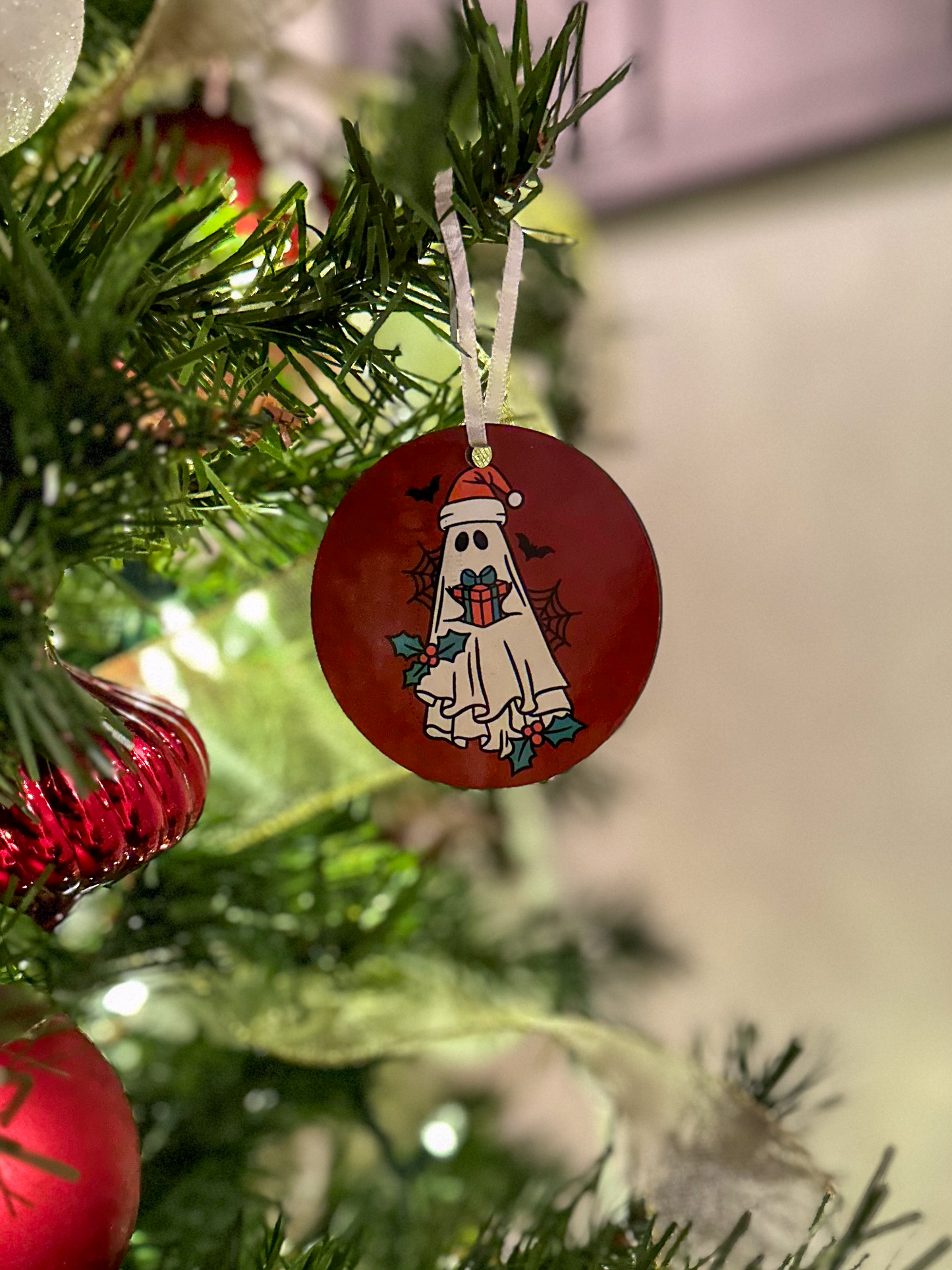 Christmas Ghost w/ Gift Ornament