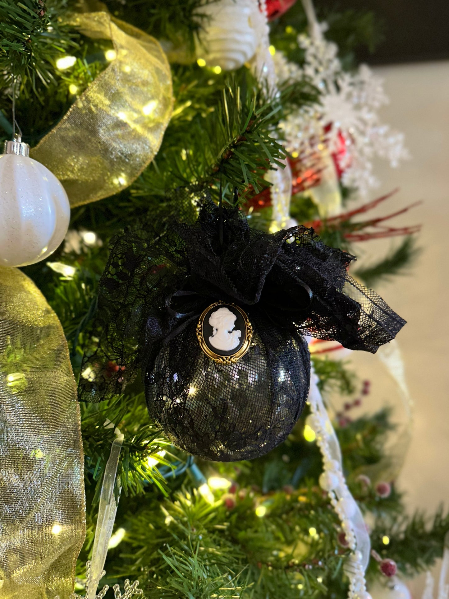 Lace Cameo Ornament